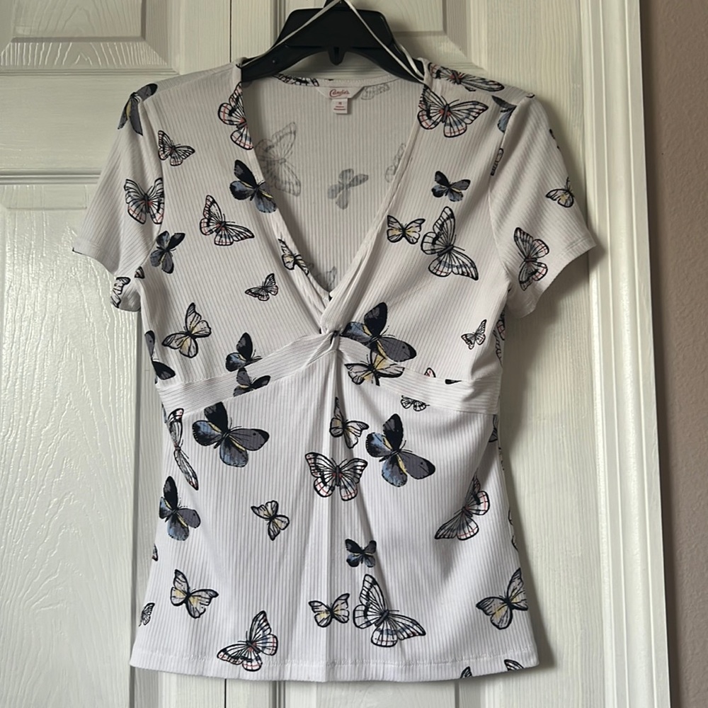 Butterfly print, twist front shirt, brand:Candie’s, Size:Medium.